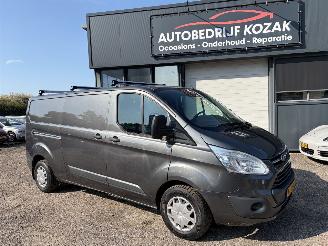 skadebil bedrijf Ford Transit Custom 2.0TDCI L2H1Limited Edition 3-pers 2017/2