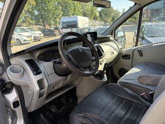 Renault Trafic 2.5 dCi L1H1 AIRCO 3-pers. NIEUWE APK picture 12