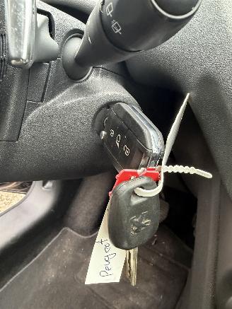 Peugeot 208 1.2 PureTech Style AUTOMAAT CRUISE NAVI picture 15