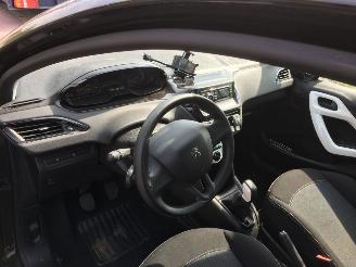 Peugeot 208 1.4 HDi Like picture 5