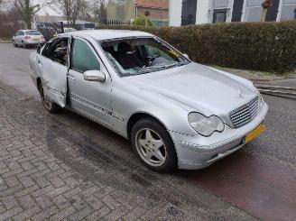 Vrakbiler auto Mercedes C-klasse 220 CDi Elegance 2001/7