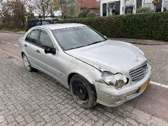 Vrakbiler auto Mercedes C-klasse 180 c 2004/11