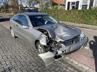 Vrakbiler auto Mercedes C-klasse Sportcoupe 180K 2004/9
