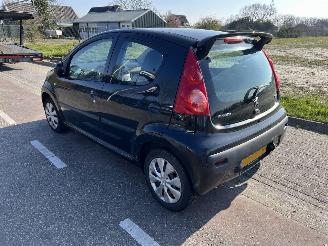 Peugeot 107 1.0-12v picture 4