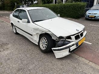 Vrakbiler auto BMW 3-serie 316i compact E36/5 2000/4