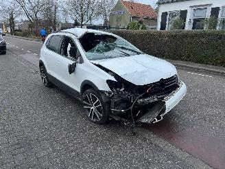 Salvage car Volkswagen Polo 1.6 TDi 2013/2