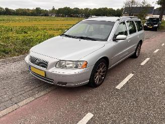 Volvo V-70 D5 Combi picture 2