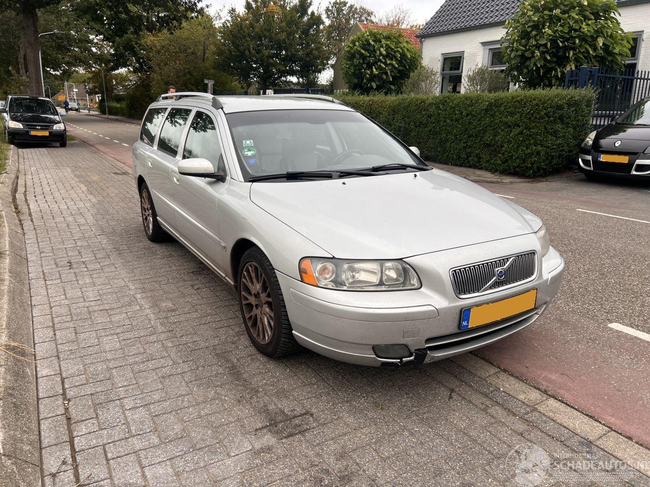 Volvo V-70 D5 Combi