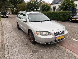 Auto incidentate Volvo V-70 D5 Combi 2005/10