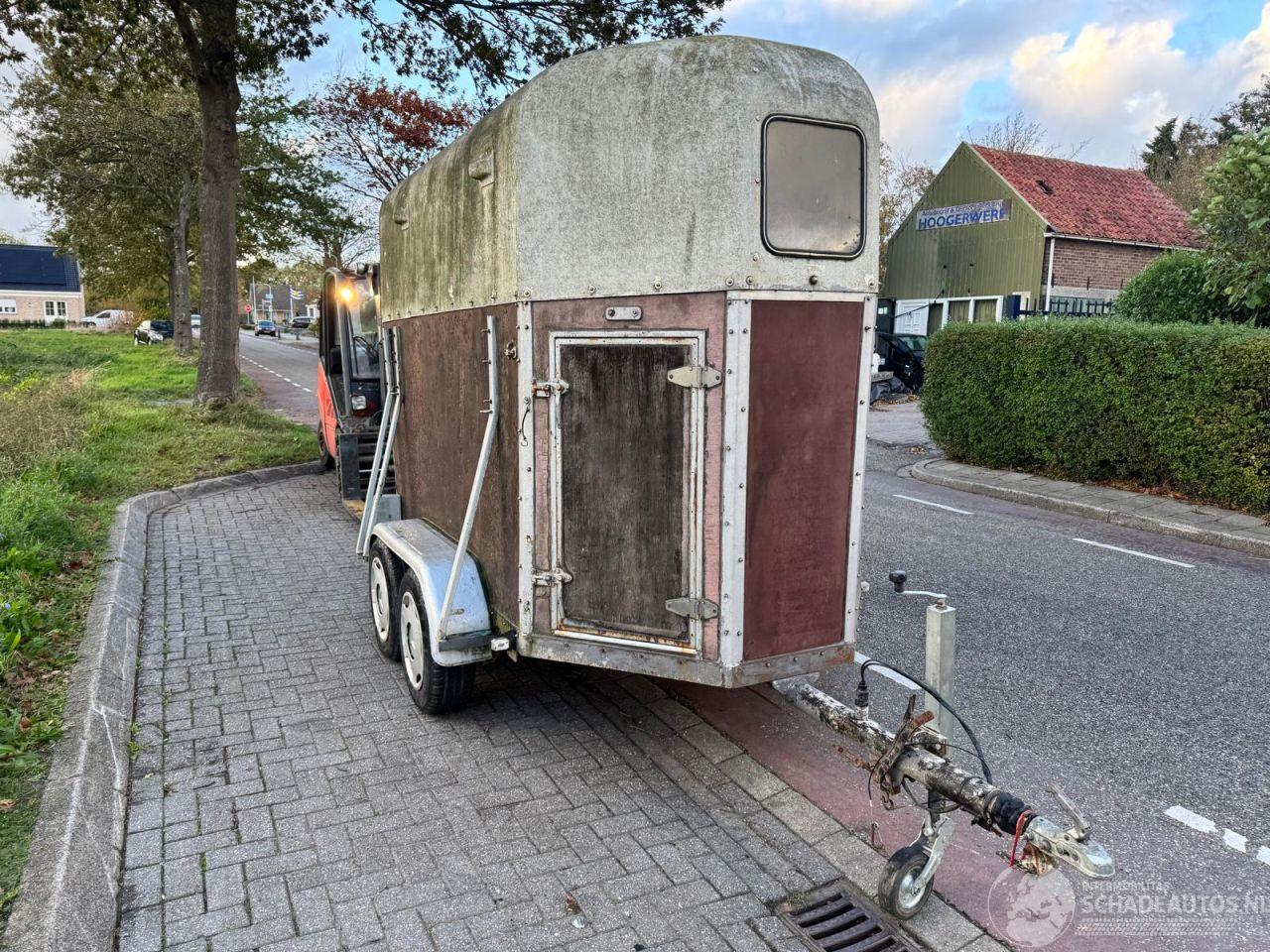 -  Ablas Paardentrailer