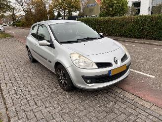 krockskadad bil auto Renault Clio 1.2-16V 2009/6