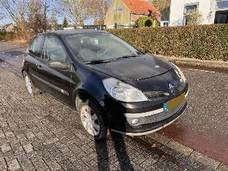 Voiture accidenté Renault Clio 1.4-16V 2006/11