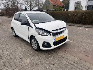 damaged passenger cars Peugeot 108 1.0-12V 2017/10