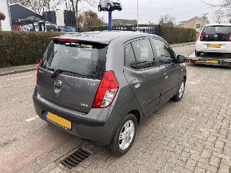 Hyundai I-10 1.2-16V AUTOMAAT picture 3