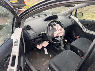 Toyota Yaris 1.3-16V VVT-i SOL picture 5