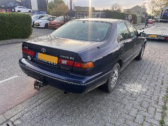 Toyota Camry 2.2-16V sedan picture 3