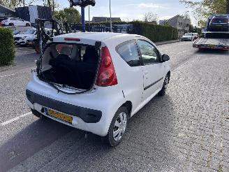 Peugeot 107 1.0-12V picture 3