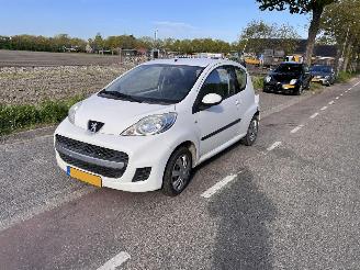 Peugeot 107 1.0-12V picture 2
