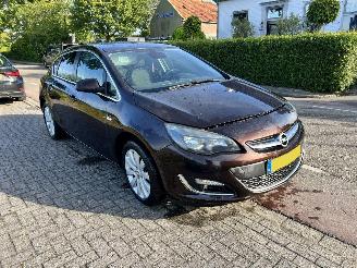 Damaged car Opel Astra 1.6 CDTi Edition 2015/9