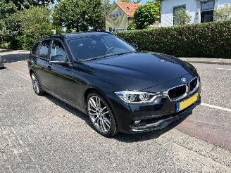 uszkodzony samochody osobowe BMW 3-serie Touring 318d High Executive 2018/5