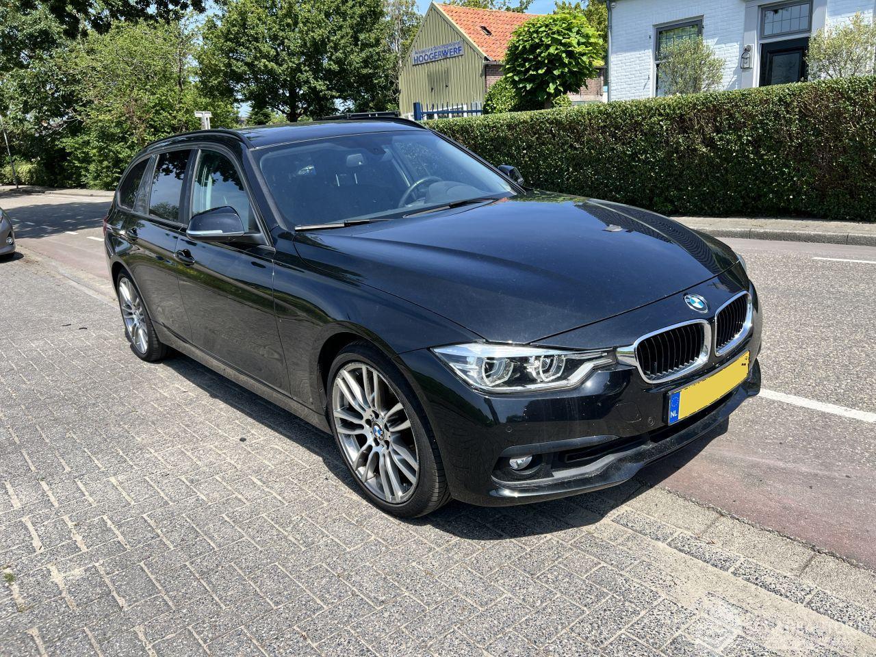 BMW 3-serie Touring 318d High Executive