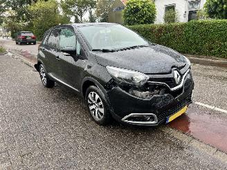damaged passenger cars Renault Captur 0.9 TCe Limited 2017/5