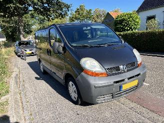 krockskadad bil bedrijf Renault Trafic 1.9 dCi 2003/2