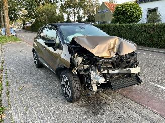 Unfallwagen Renault Captur 0.9 TCe Intens 2017/8