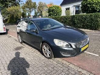škoda osobní automobily Volvo V-40 2.0 D4 Momentum 2013/4