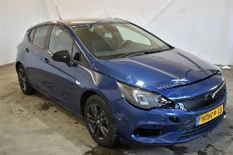 uszkodzony Opel Astra 1.2 Edition