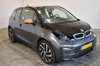 krockskadad bil auto BMW i3 Basis 120ah 42kwh 2022/2