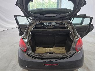 Peugeot 208 1.2 PureT. Blue Lion picture 14