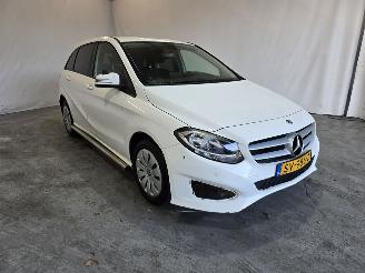 Vaurioauto  passenger cars Mercedes B-klasse 220D Ambition 2018/8