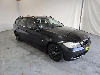 Voiture accidenté BMW 3-serie 320i Touring 2006/2