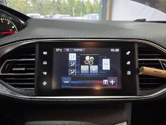 Peugeot 308 1.2 VTi Blue Lease picture 30