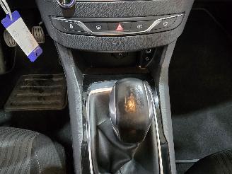 Peugeot 308 1.2 VTi Blue Lease picture 32