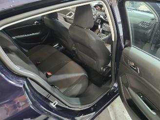 Peugeot 308 1.2 VTi Blue Lease picture 16
