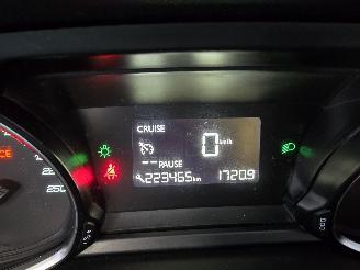 Peugeot 308 1.2 VTi Blue Lease picture 20