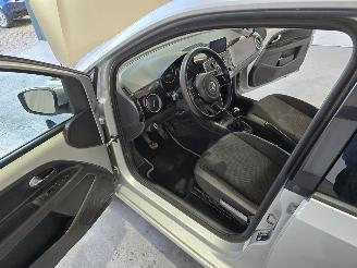 Volkswagen Up! 1.0 high up! BlueM. picture 21