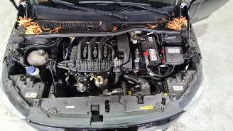 Opel Corsa 1.2 Edition picture 10