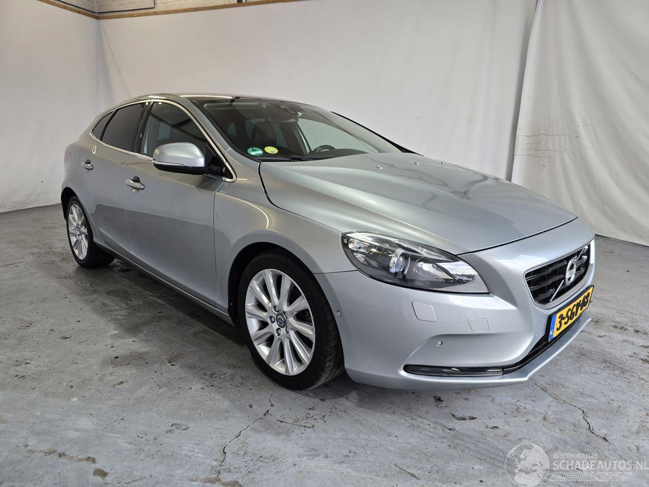 Volvo V-40 1.6 D2 R-Design