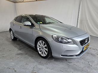 krockskadad bil auto Volvo V-40 1.6 D2 R-Design 2013/10