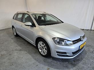 uszkodzony samochody osobowe Volkswagen Golf Variant 1.0 TSI Connected Series 2016/5