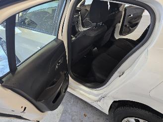 Peugeot 208 1.2 PureTech Active picture 19