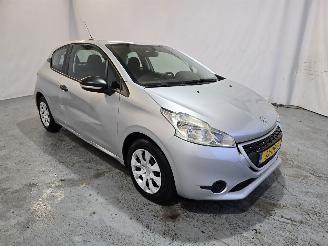 skadebil auto Peugeot 208 1.0 Pure Tech Like 2014/10