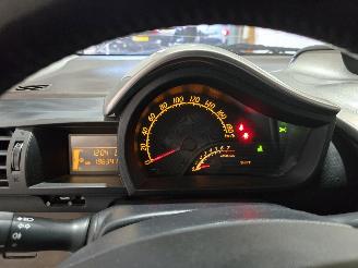 Toyota iQ 1.0 L picture 23