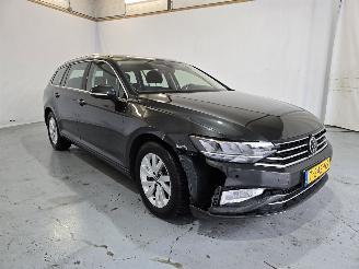 Vaurioauto  passenger cars Volkswagen Passat Variant 1.5 TSI Business 2023/8