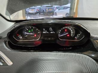 Peugeot 2008 1.2 PureTech Allure picture 19