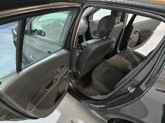 Renault Clio 1.2-16V Special Line picture 16