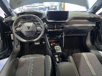Peugeot 2008 1.2 Hybrid 145 GT picture 18